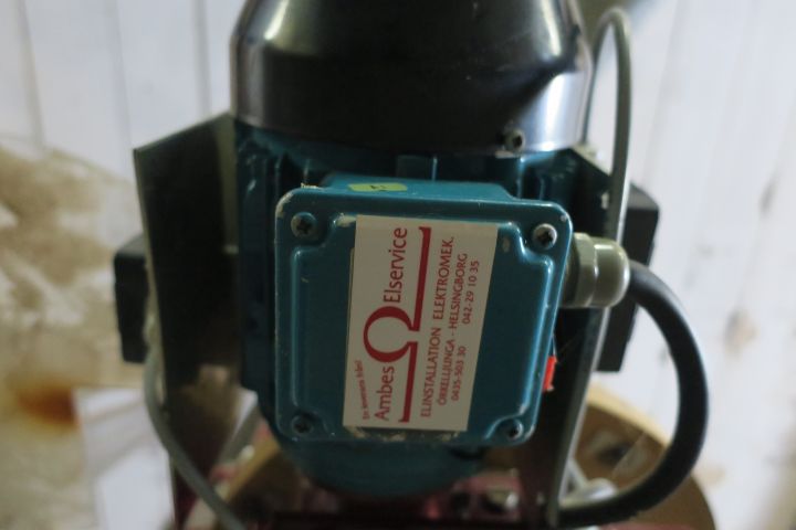 351743-10 List cutter, round with accompanying table