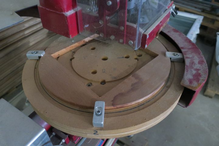 351743-3 List cutter, round with accompanying table