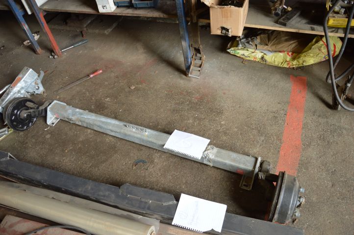 395858-2 Släpvagnsaxel 1500 kg med påskjut