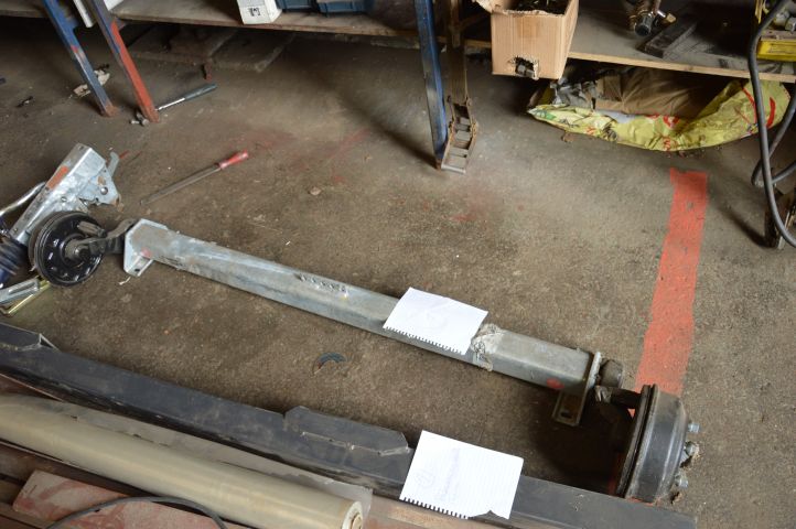 395858-1 Släpvagnsaxel 1500 kg med påskjut