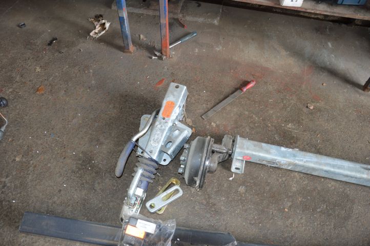 395858-3 Släpvagnsaxel 1500 kg med påskjut