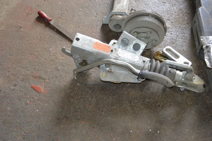 395858-4 Släpvagnsaxel 1500 kg med påskjut