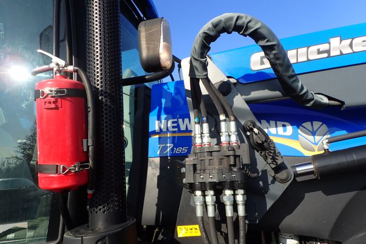 354443-14 New Holland T7.185 with Q66 loader