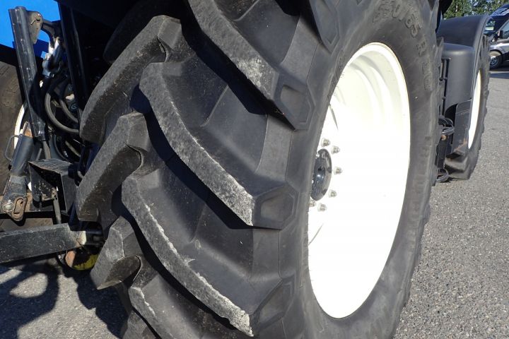 354443-37 New Holland T7.185 with Q66 loader