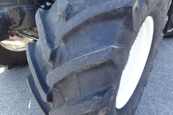 354443-39 New Holland T7.185 with Q66 loader
