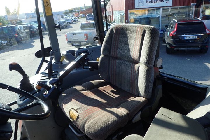 354444-21 Case IH Maxxum MX150 with loader