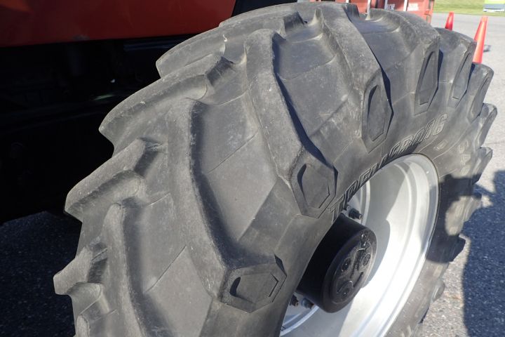 354444-35 Case IH Maxxum MX150 with loader