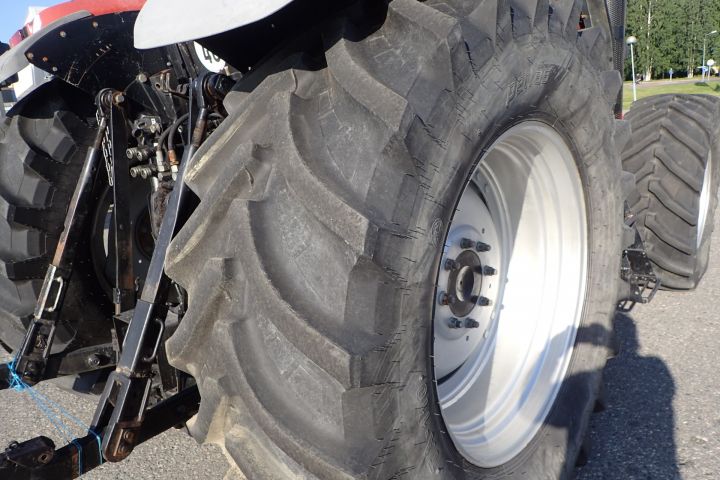 354444-36 Case IH Maxxum MX150 with loader