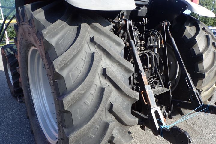 354444-37 Case IH Maxxum MX150 with loader