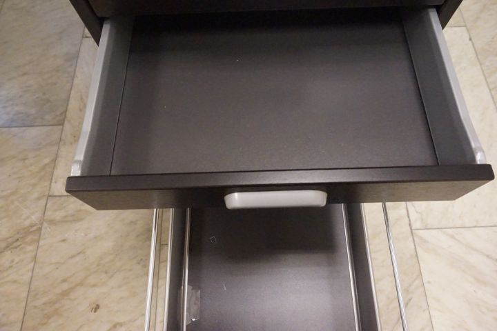 396868-5 Skrivbord i vinkel