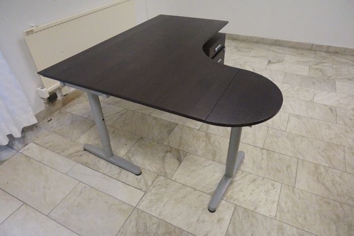 396868-6 Skrivbord i vinkel