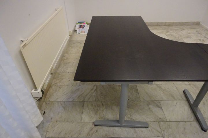 396868-7 Skrivbord i vinkel
