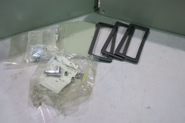 351758-5 4 pieces of appliance from Rittal, KL1537