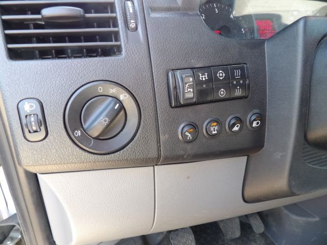 379502-8 VW Crafter with crane -15