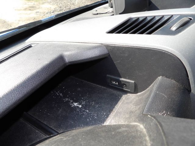 379502-9 VW Crafter with crane -15