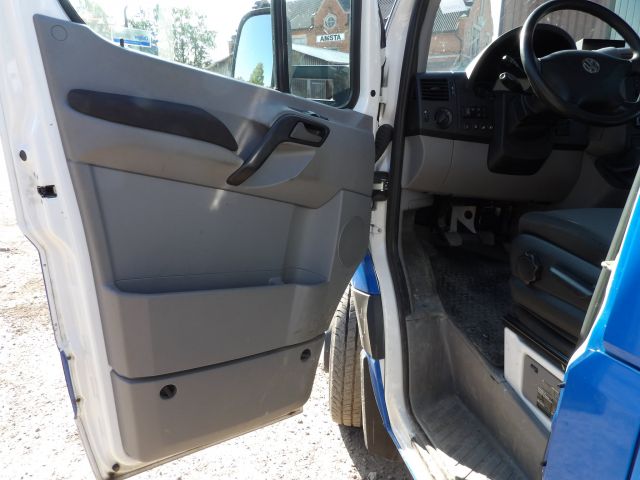 379502-12 VW Crafter with crane -15