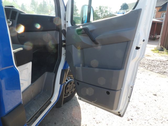 379502-15 VW Crafter with crane -15