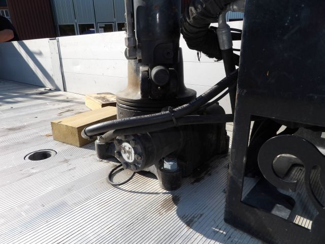 379502-24 VW Crafter with crane -15