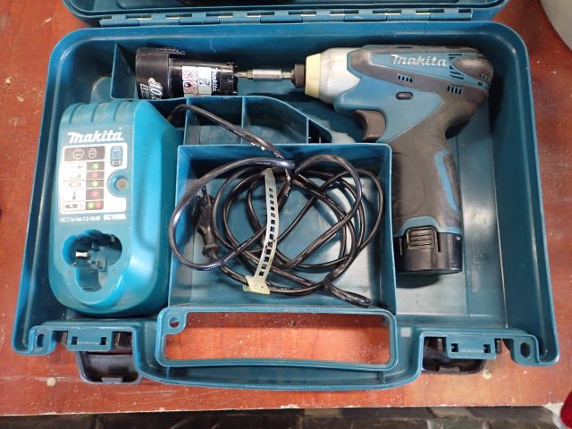 406936-1 Screwdriver Makita TD090D.