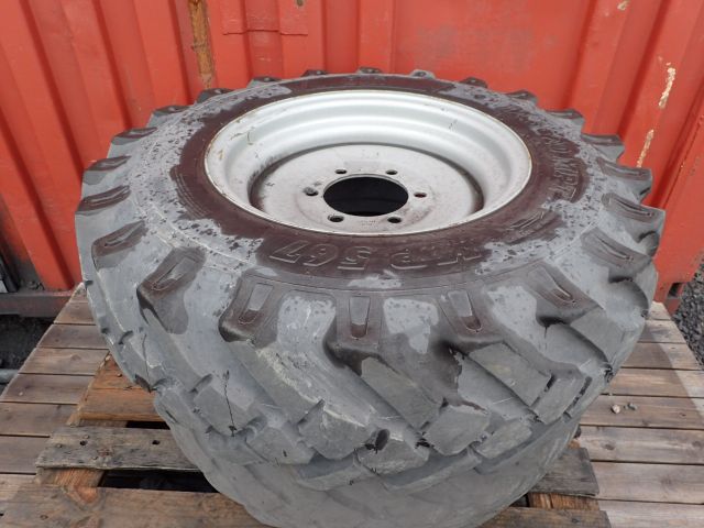 407141-1 Entreprenaddäck på fälg