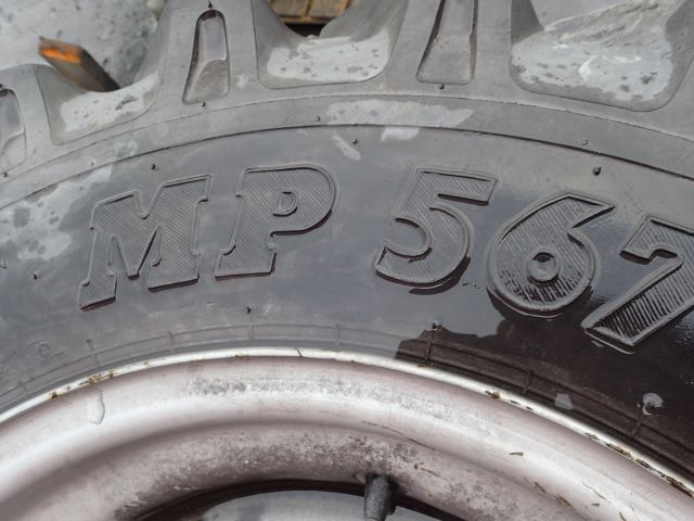 407141-4 Entreprenaddäck på fälg