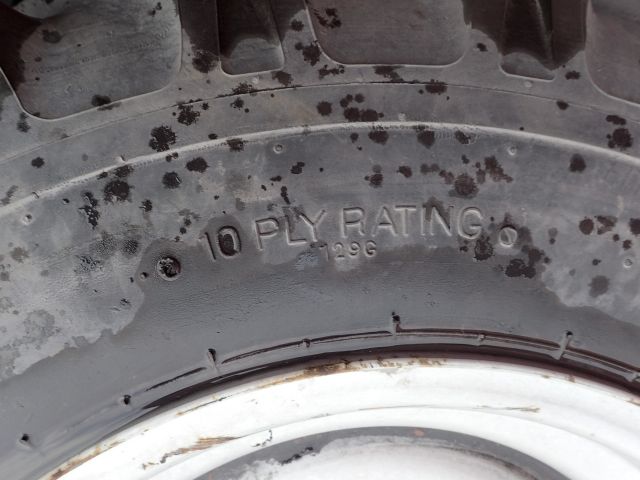 407141-7 Entreprenaddäck på fälg