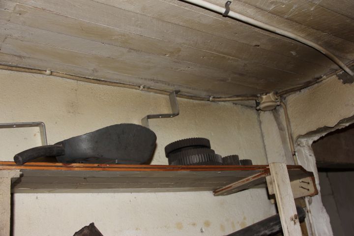 407287-9 Everything in the shelf