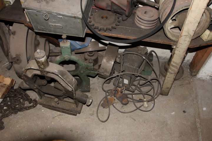 407287-14 Everything in the shelf