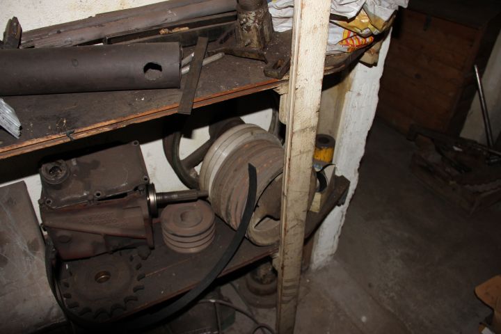 407287-15 Everything in the shelf