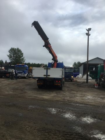 403669-3 VOLVO FH12 6 * 2 with tipping flap and Palfinger crane. ROR493