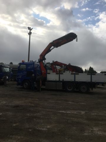 403669-5 VOLVO FH12 6 * 2 with tipping flap and Palfinger crane. ROR493