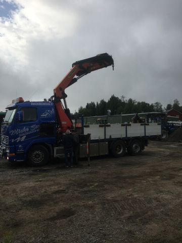 403669-6 VOLVO FH12 6 * 2 with tipping flap and Palfinger crane. ROR493
