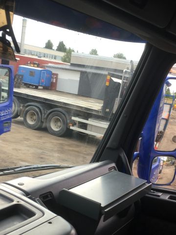 403669-9 VOLVO FH12 6 * 2 with tipping flap and Palfinger crane. ROR493