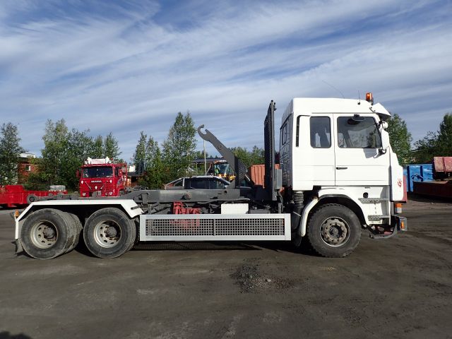407160-4 SCANIA R143 Lastväxlare Reg:BZD290