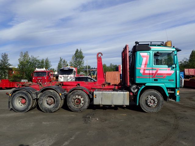 407161-4 VOLVO F16 Lastväxlare Reg: HDB738