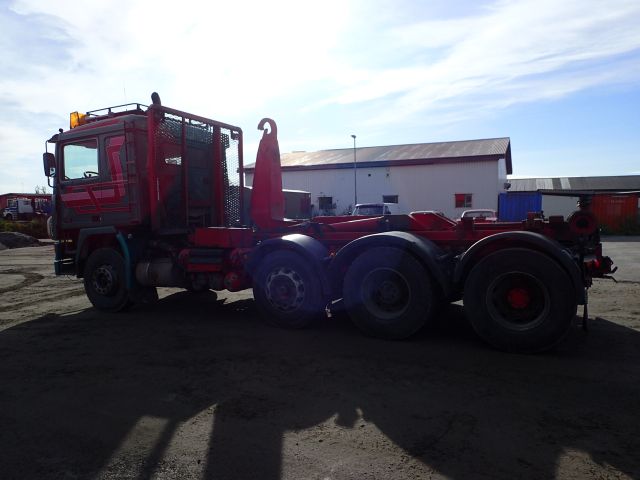 407161-8 VOLVO F16 Lastväxlare Reg: HDB738