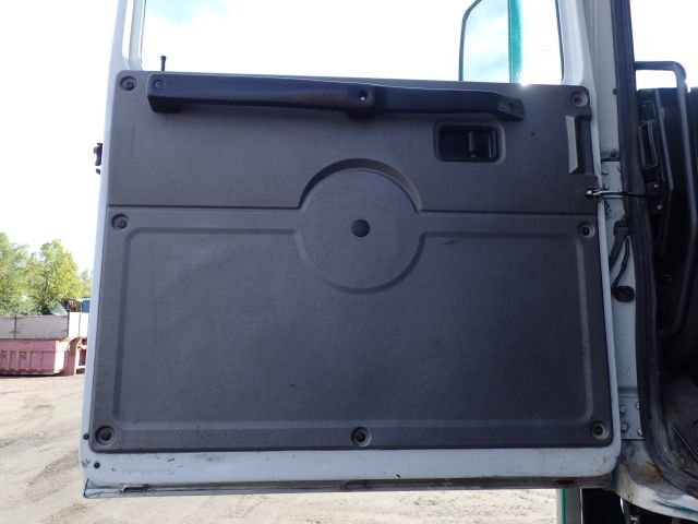 407161-65 VOLVO F16 Lastväxlare Reg: HDB738