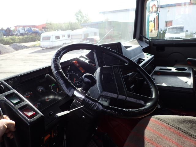 407161-67 VOLVO F16 Lastväxlare Reg: HDB738