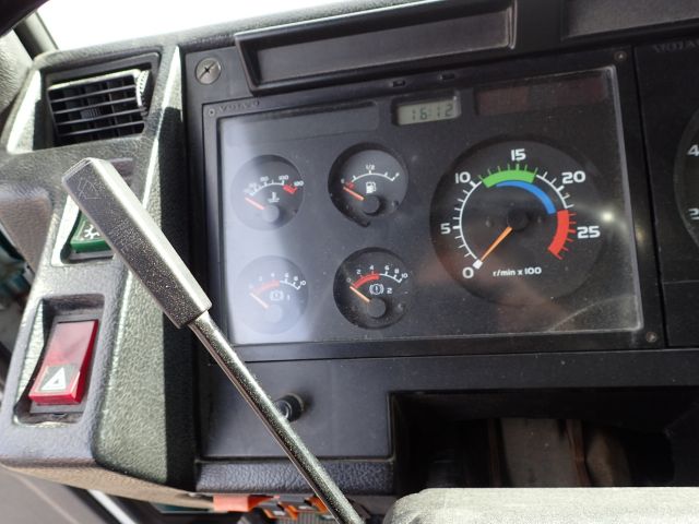 407161-74 VOLVO F16 Lastväxlare Reg: HDB738