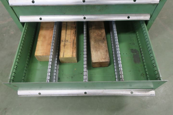 397541-16 Listaskåp