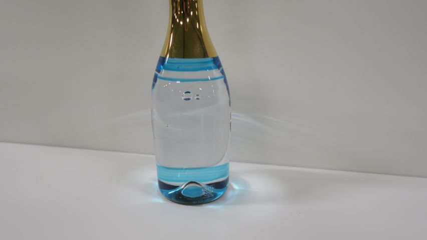 389864-3 Kosta Boda Celebrate champagne blå