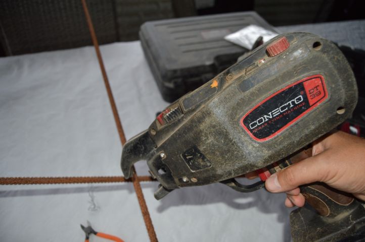 294700-3 2 pc Tying gun