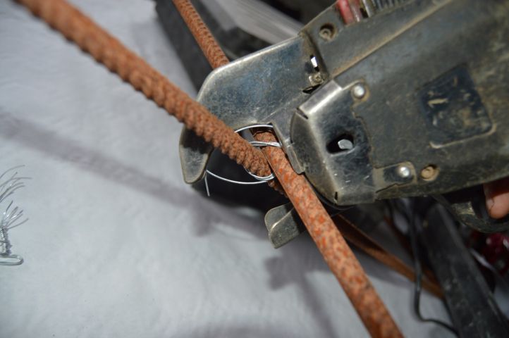 294700-4 2 pc Tying gun