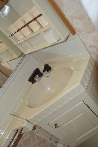 408118-28 CABBY 562 DLX -1988