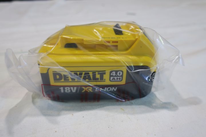 409057-8 DEWALT IMPACT DRIVER DCF895M2-QW