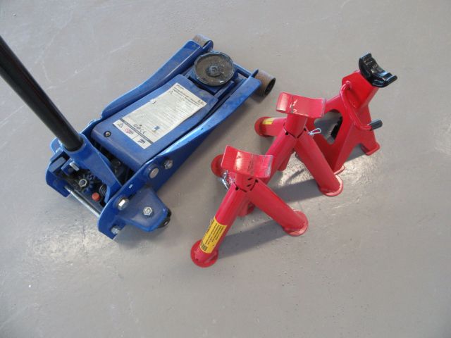 379543-2 Hydraulic jack etc.