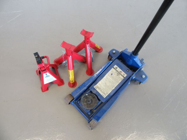 379543-1 Hydraulic jack etc.