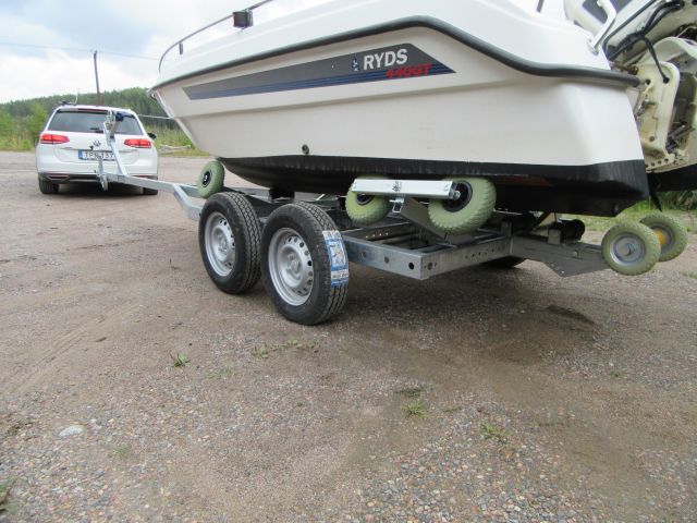 343941-2 Boat trailer