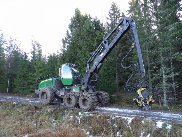 413141-2 John Deere 1170E -10