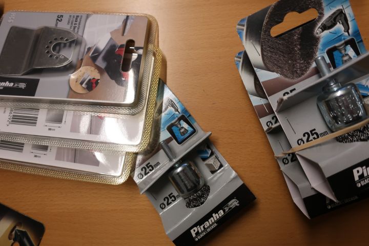 409694-2 Saw blades, brushes etc